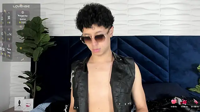 Snapshot of NoahDupont chatting on September 20, 2025, 7:19 pm NoahDupont online show from September 20, 2025, 7:19 pm