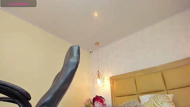 MELISSAROUGE online show from April 18, 2026, 7:29 pm