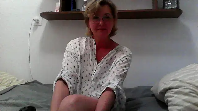 Snapshot of IrynaMolbertx chatting on September 15, 2025, 7:58 pm IrynaMolbertx online show from September 15, 2025, 7:58 pm