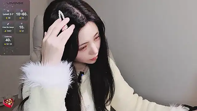 Snapshot of Amy-i chatting on February 6, 2026, 5:31 pm Amy-i online show from February 6, 2026, 5:31 pm