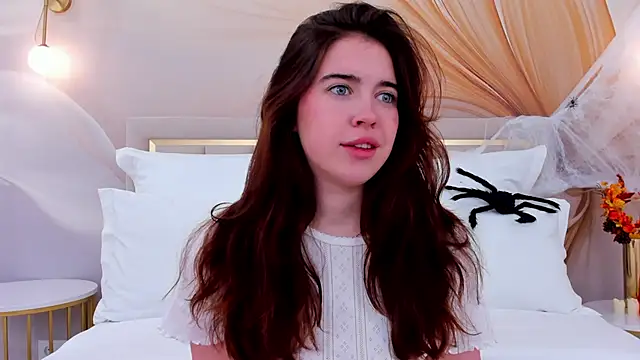 Snapshot of KimberlyBond chatting on October 28, 2025, 3:11 pm KimberlyBond online show from October 28, 2025, 3:11 pm