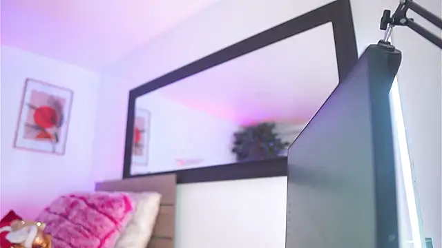 Snapshot of melissa_laurent_ chatting on November 7, 2025, 12:31 pm melissa laurent online show from November 7, 2025, 12:31 pm