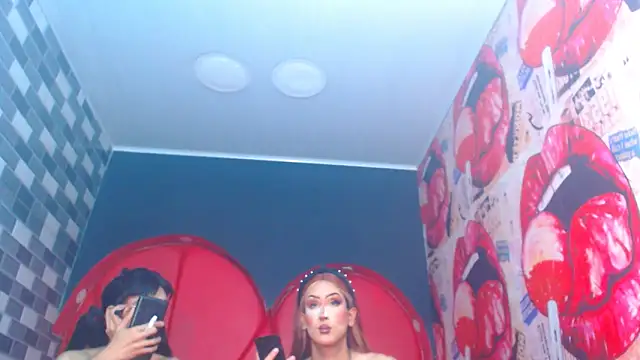 julessxcharlotte online show from November 4, 2025, 2:32 pm