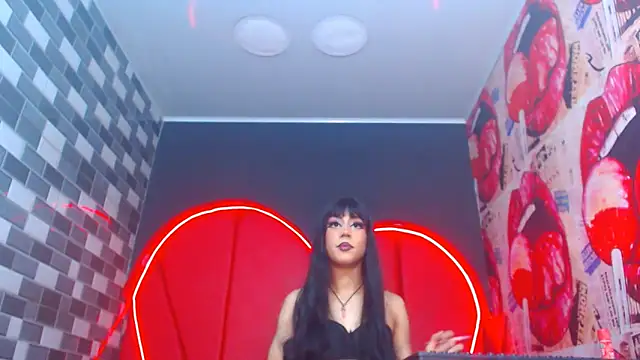 julessxcharlotte online show from October 6, 2025, 2:07 pm