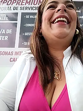 Snapshot of Mia-Glow chatting on December 2, 2025, 12:18 pm Mia-Glow online show from December 2, 2025, 12:18 pm