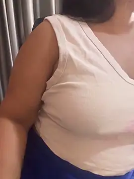 Snapshot of Maggi-is-back chatting on November 4, 2025, 3:21 am Maggi-is-back online show from November 4, 2025, 3:21 am