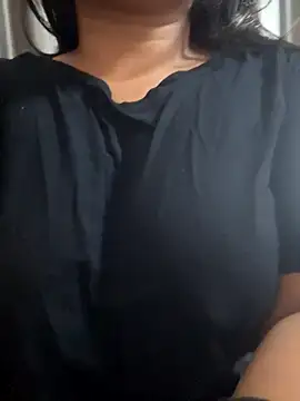 Snapshot of Maggi-is-back chatting on December 3, 2025, 2:12 am Maggi-is-back online show from December 3, 2025, 2:12 am