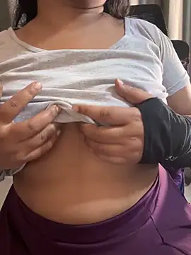 Snapshot of Maggi-is-back chatting on December 2, 2025, 6:37 am Maggi-is-back online show from December 2, 2025, 6:37 am