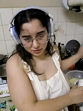 Snapshot of DannaBakes chatting on April 28, 2026, 10:47 pm DannaBakes online show from April 28, 2026, 10:47 pm