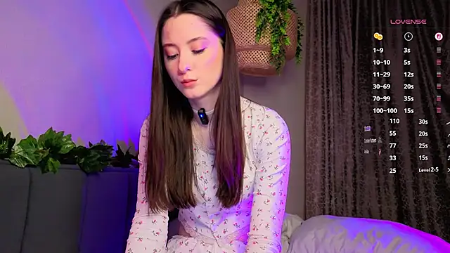 KayleeAgney online show from December 5, 2025, 5:44 pm