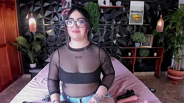 April  foxx online show from October 22, 2025, 5:01 pm