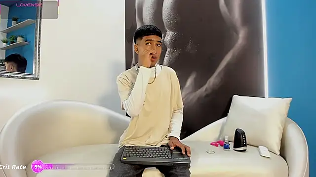 Snapshot of ender_h0t chatting on November 27, 2025, 1:44 pm ender h0t online show from November 27, 2025, 1:44 pm