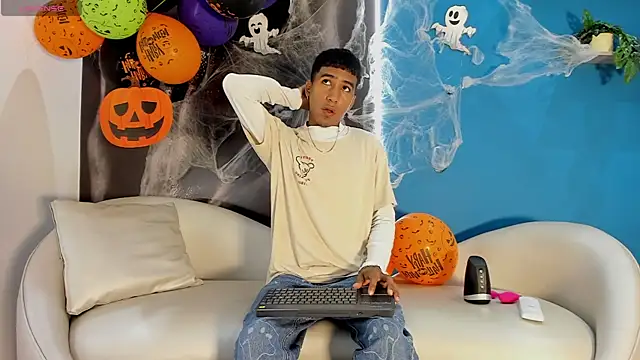 Snapshot of ender_h0t chatting on October 30, 2025, 1:42 pm ender h0t online show from October 30, 2025, 1:42 pm