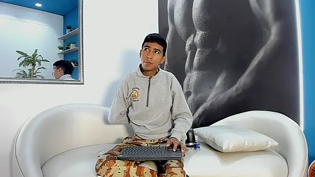 Snapshot of ender_h0t chatting on November 5, 2025, 1:58 pm ender h0t online show from November 5, 2025, 1:58 pm