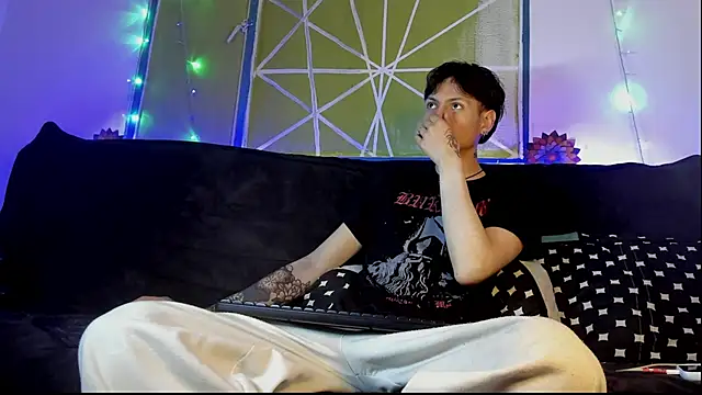 Dioniso guy8 online show from March 3, 2026, 10:06 pm