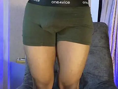 BenjaminCol  online show from September 13, 2025, 10:32 pm