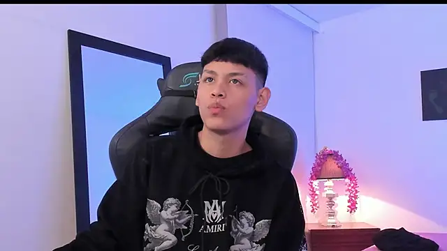 zeus blaze online show from September 20, 2025, 8:03 pm