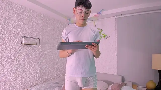 zeus blaze online show from October 22, 2025, 4:34 am