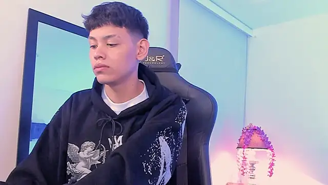 zeus blaze online show from September 13, 2025, 1:22 pm