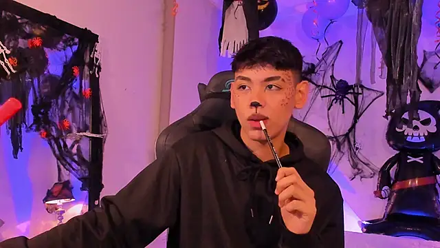 zeus blaze online show from October 7, 2025, 7:53 am