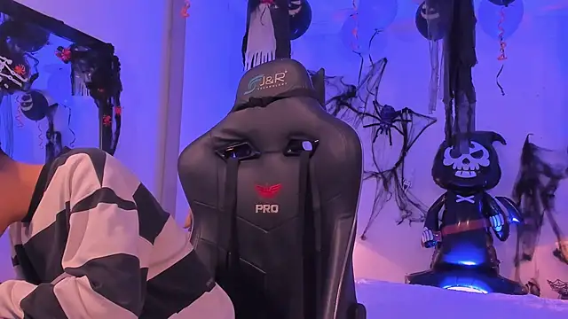 zeus blaze online show from October 14, 2025, 4:24 am