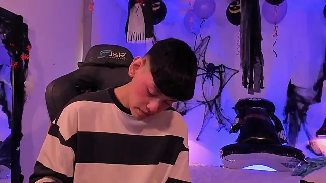 zeus blaze online show from October 14, 2025, 4:40 pm