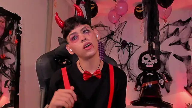 zeus blaze online show from October 4, 2025, 5:53 am