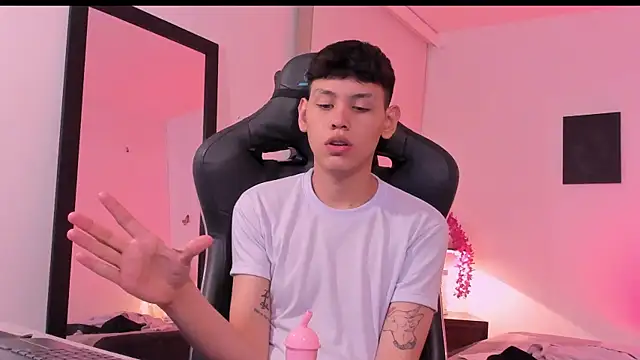 zeus blaze online show from September 24, 2025, 8:04 pm