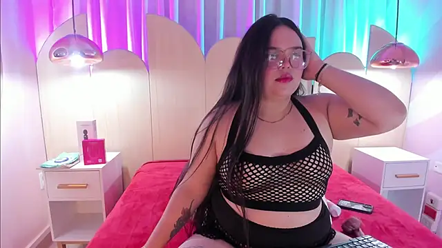 Lushi Love online show from November 19, 2025, 1:05 am