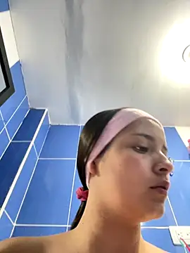 Mia jhoonson online show from November 1, 2025, 11:09 pm