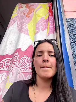 Mia jhoonson online show from December 3, 2025, 8:08 pm