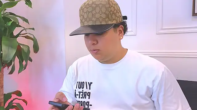 Naim Bennetsex online show from February 5, 2026, 6:26 pm