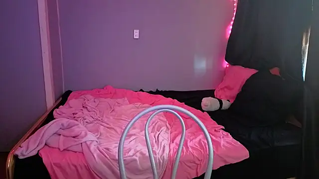 Elieiza xo online show from April 19, 2026, 9:54 am