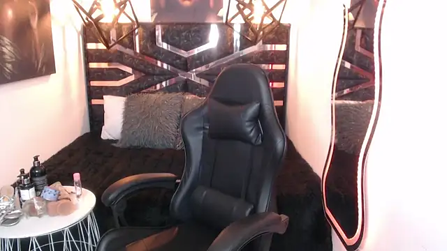 Natalie loffreda online show from April 13, 2026, 7:40 pm