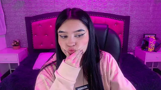 Natalie loffreda online show from February 9, 2026, 3:26 am