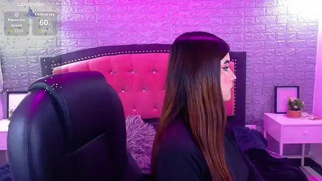 Snapshot of Natalie_loffreda chatting on November 12, 2025, 3:21 am Natalie loffreda online show from November 12, 2025, 3:21 am