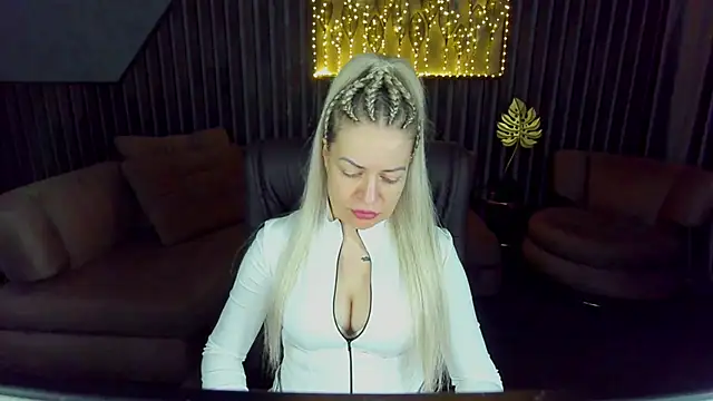 Anna Snows online show from April 18, 2026, 5:32 am