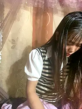 Snapshot of PhanHaa chatting on October 28, 2025, 1:10 pm PhanHaa online show from October 28, 2025, 1:10 pm