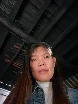 Snapshot of PhanHaa chatting on October 17, 2025, 2:04 am PhanHaa online show from October 17, 2025, 2:04 am