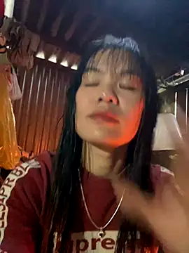 Snapshot of PhanHaa chatting on November 26, 2025, 8:36 am PhanHaa online show from November 26, 2025, 8:36 am