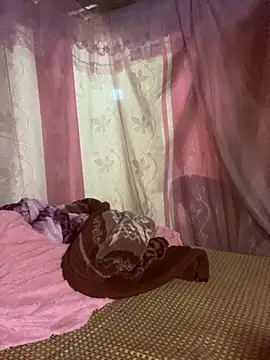 Snapshot of PhanHaa chatting on December 4, 2025, 12:48 pm PhanHaa online show from December 4, 2025, 12:48 pm