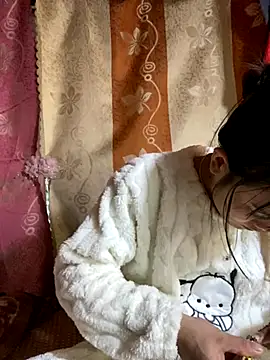 Snapshot of PhanHaa chatting on November 30, 2025, 12:28 pm PhanHaa online show from November 30, 2025, 12:28 pm