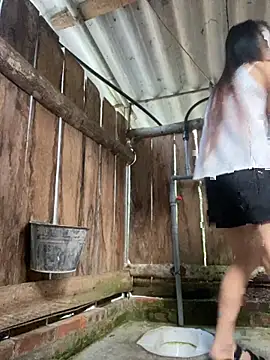 Snapshot of PhanHaa chatting on October 11, 2025, 11:39 pm PhanHaa online show from October 11, 2025, 11:39 pm