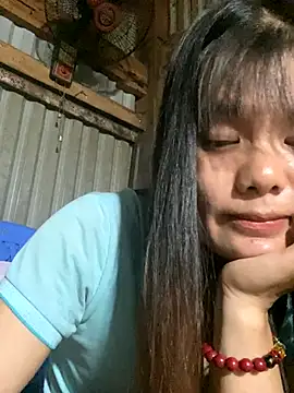 Snapshot of PhanHaa chatting on November 9, 2025, 2:43 pm PhanHaa online show from November 9, 2025, 2:43 pm