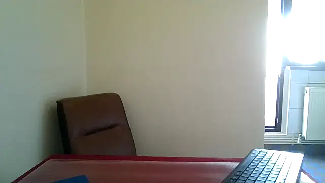Snapshot of Ella_sweety00 chatting on April 23, 2026, 10:33 am Ella sweety00 online show from April 23, 2026, 10:33 am