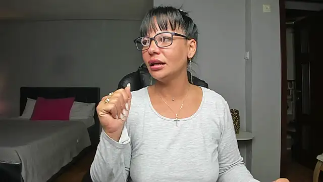 Snapshot of Ella_sweety00 chatting on November 27, 2025, 10:43 pm Ella sweety00 online show from November 27, 2025, 10:43 pm