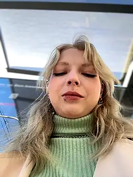 EveLittleSinner online show from October 8, 2025, 9:22 am