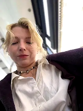 EveLittleSinner online show from September 28, 2025, 8:43 am