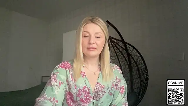 Snapshot of Blondie_xoxoxo chatting on April 25, 2026, 8:28 am Blondie xoxoxo online show from April 25, 2026, 8:28 am