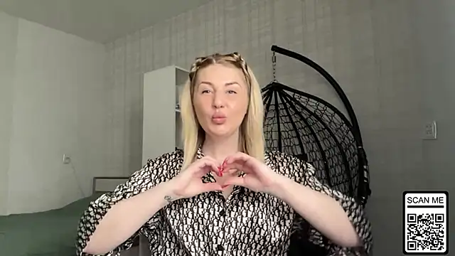 Snapshot of Blondie_xoxoxo chatting on April 29, 2026, 9:35 am Blondie xoxoxo online show from April 29, 2026, 9:35 am